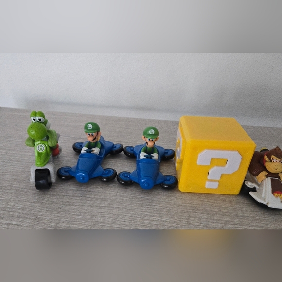 Super Mario Bros Toys Lot Of 6 Luigi Yoshi Donkey Diddy Kong ? Sound Box - Picture 2 of 5
